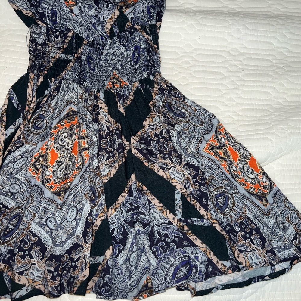 Gorgeous dress!! Worn once. Soft amazing material. - Picture 4 of 4